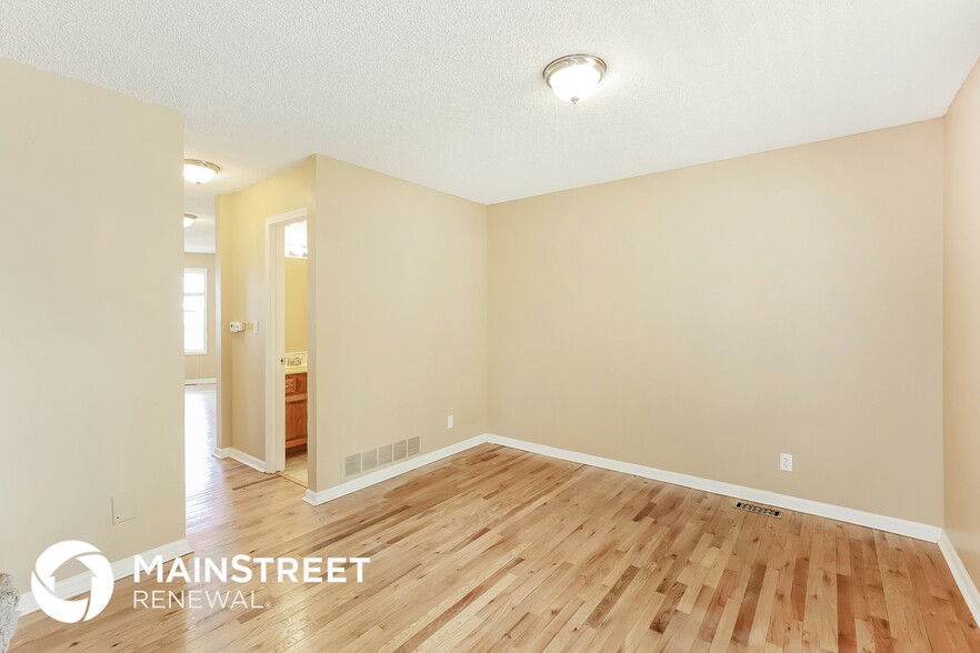 Building Photo - 421 Hithergreen Dr