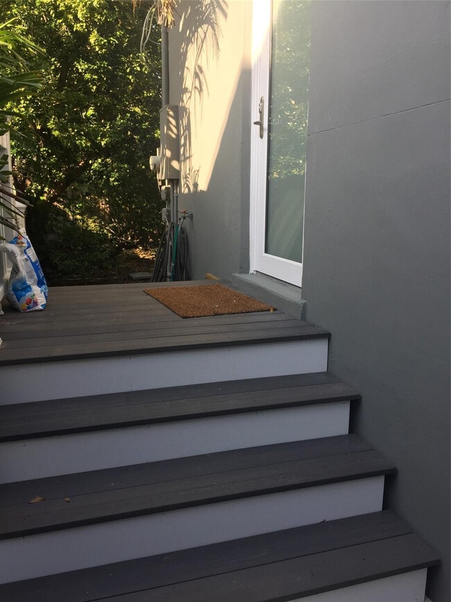 Building Photo - 1307 SW 18th Ct