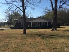 Building Photo - 3 Bed, 2 Bath home with Shop & 3 acres!
