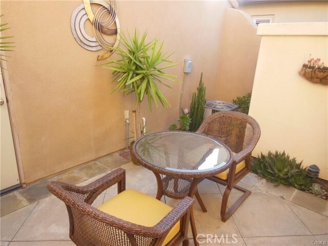 Building Photo - 25 Sonata St