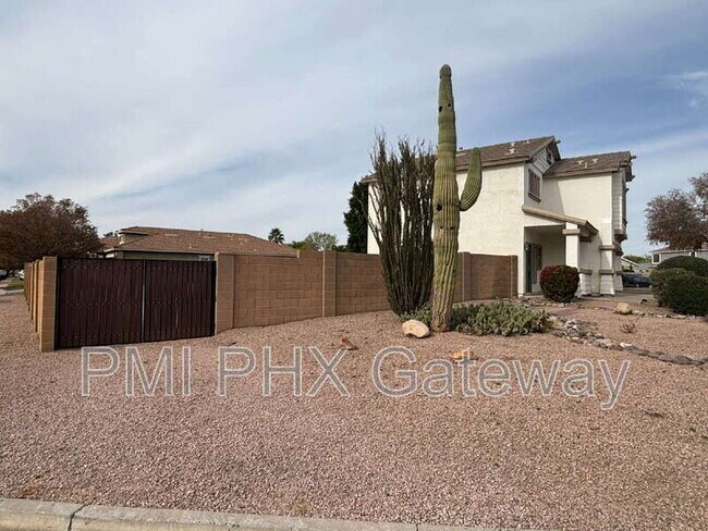 Building Photo - 2619 E Shannon St