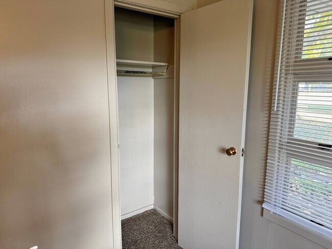 Building Photo - 703 Pecan St