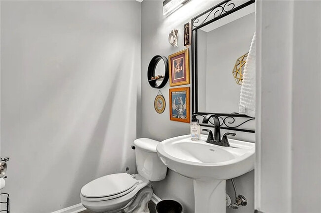 Building Photo - 4 Bedroom 2.5 Bathroom