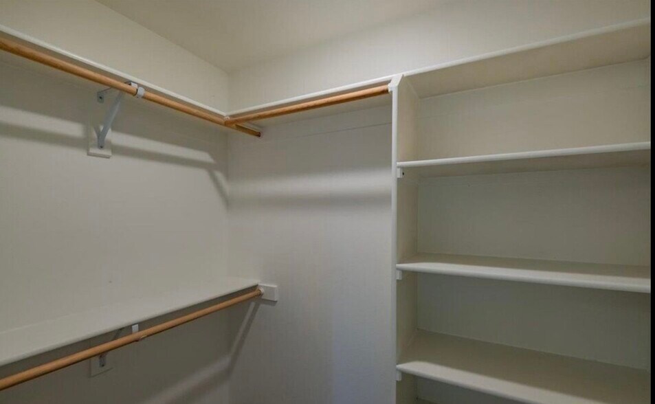 Building Photo - 4164 Sagecrest Dr NE