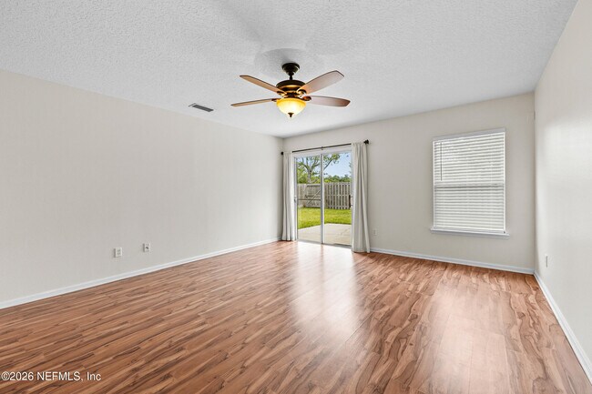 Building Photo - 136 Brookfall Dr