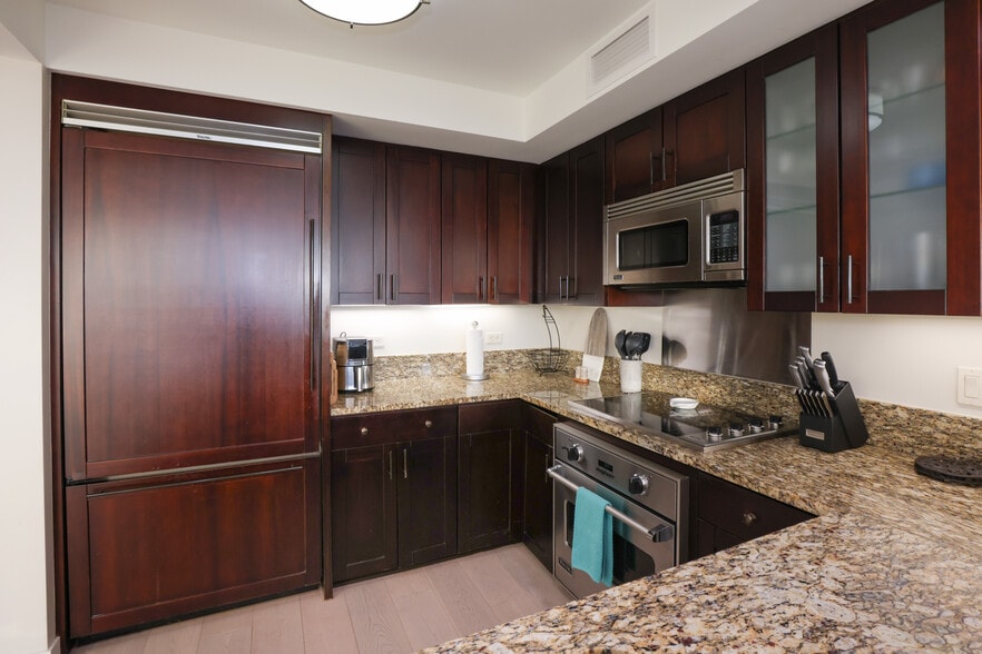 Building Photo - 1551 Ala Wai Blvd