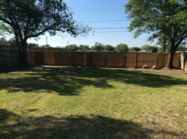 Building Photo - GREAT COLLEGE PROPERTY--PRE-LEASING FOR AUGUST! Completely Updated! 3 bedroom/2 bath Close to TTU...