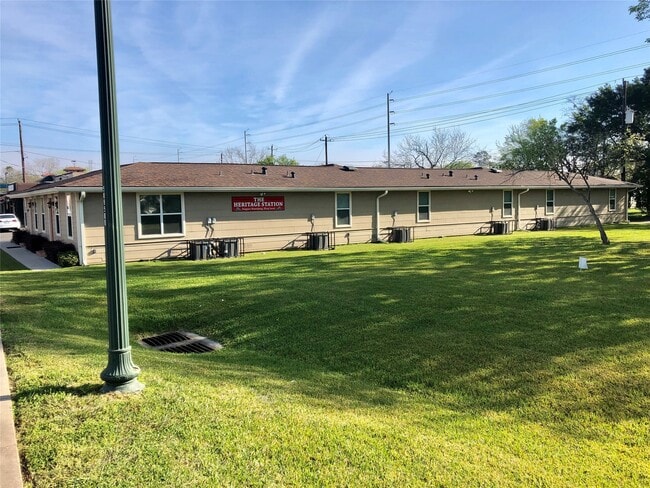 Building Photo - 507 Houston St