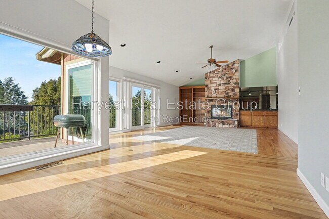 Building Photo - 2652 Hillcrest Ave