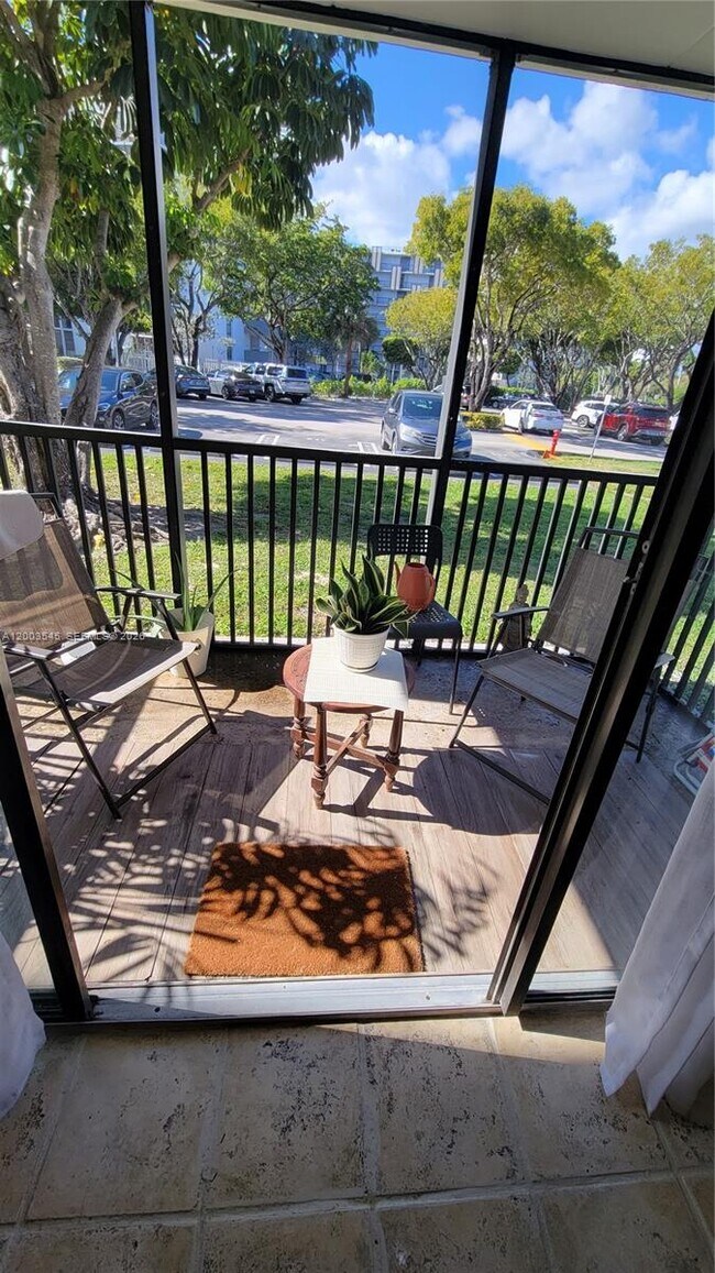 Building Photo - 3101 N Country Club Dr