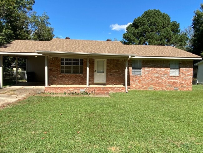 Building Photo - 120 Western Hills Dr