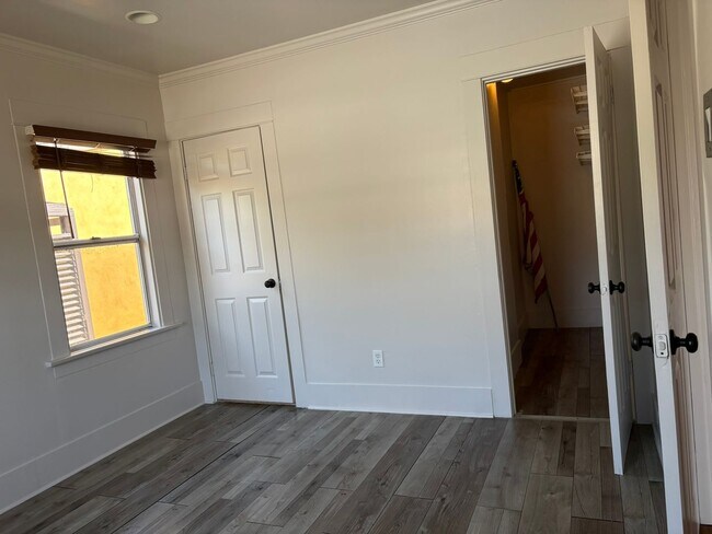 Building Photo - Lovely 2 bedrooms and 1 bathroom beach cottage in San Pedro