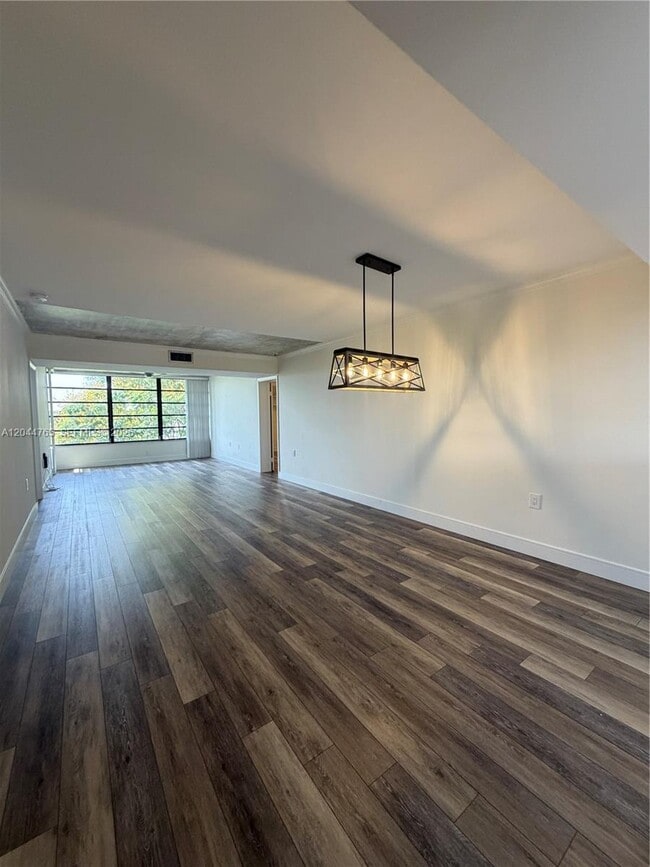 Building Photo - 1705 Whitehall Dr