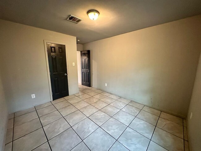 Building Photo - 23218 Banquo Dr