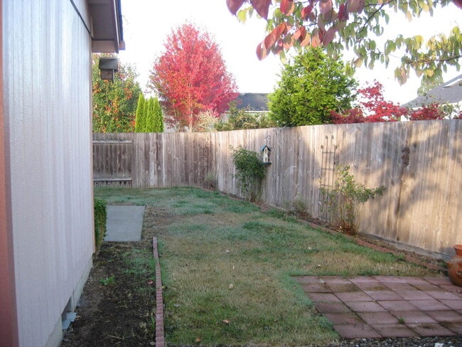 Building Photo - Beautiful 3 Bedroom 2 Bath Located in SW Corvallis!