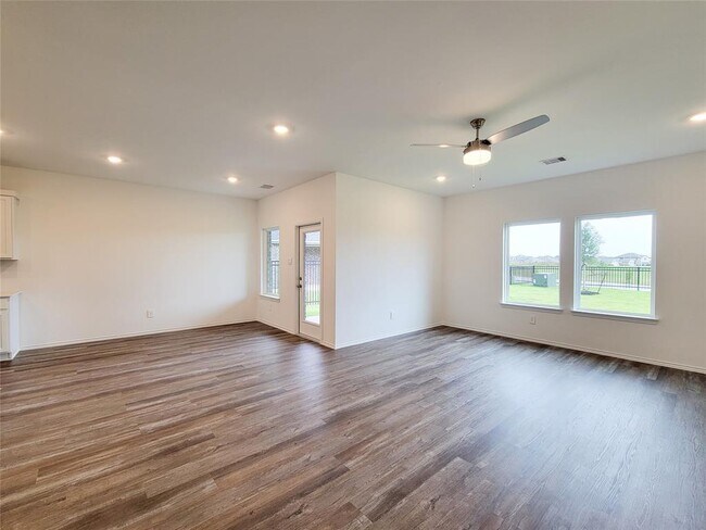 Building Photo - 27410 Oasis Rdg Dr