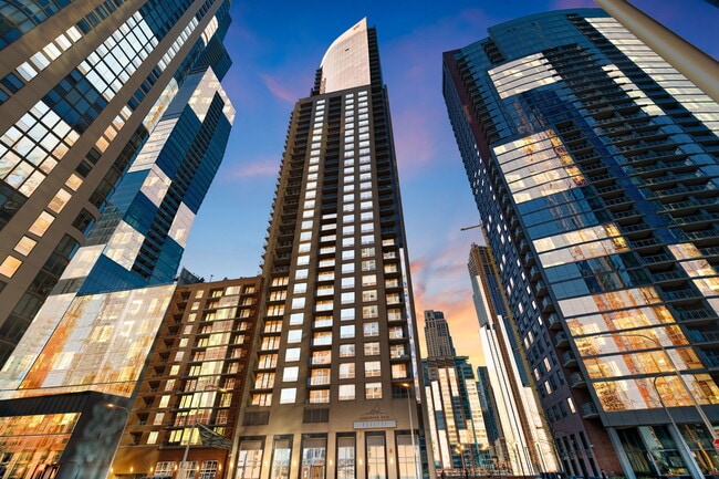 Building Photo - 420 E Waterside Dr