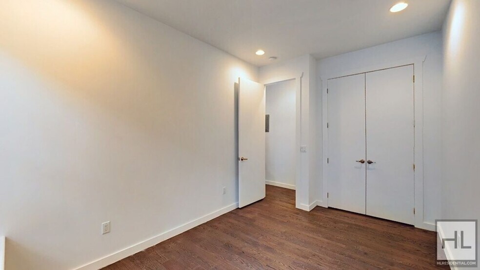 Building Photo - Crown Heights 2-Bed