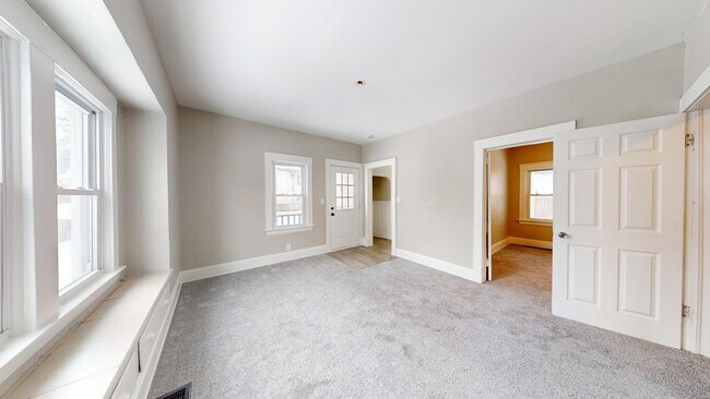 Building Photo - 4500 W 39th St