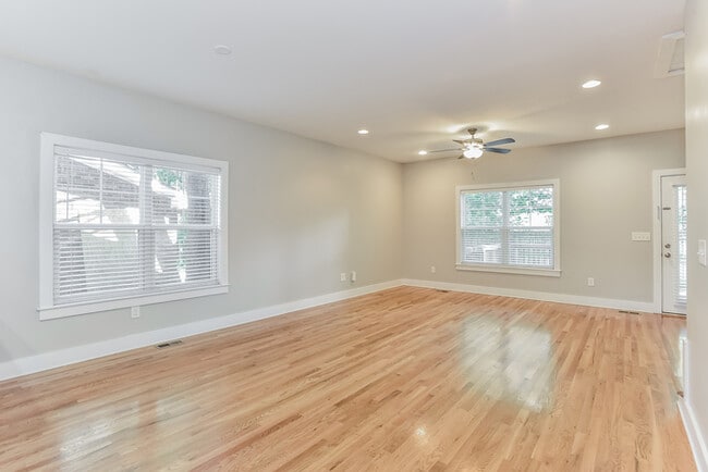 Building Photo - 2022B Greenwood Cir