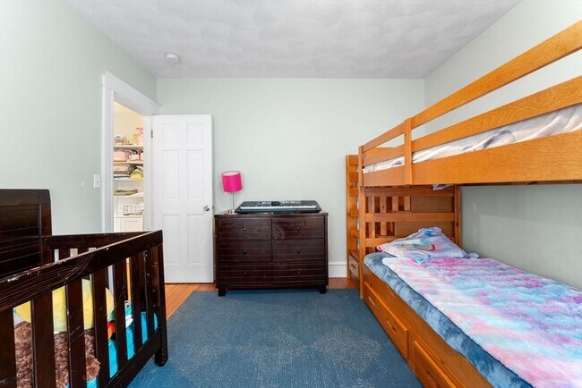 Building Photo - 15 Carney St