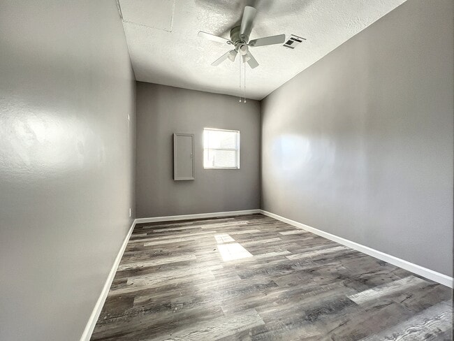 Building Photo - Coyer Rd Unit A
