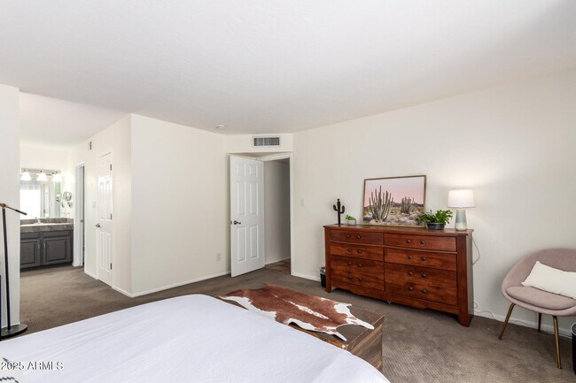 Building Photo - 4825 E Andora Dr
