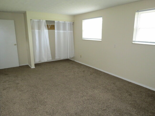 Building Photo - 924 Ruma Rd