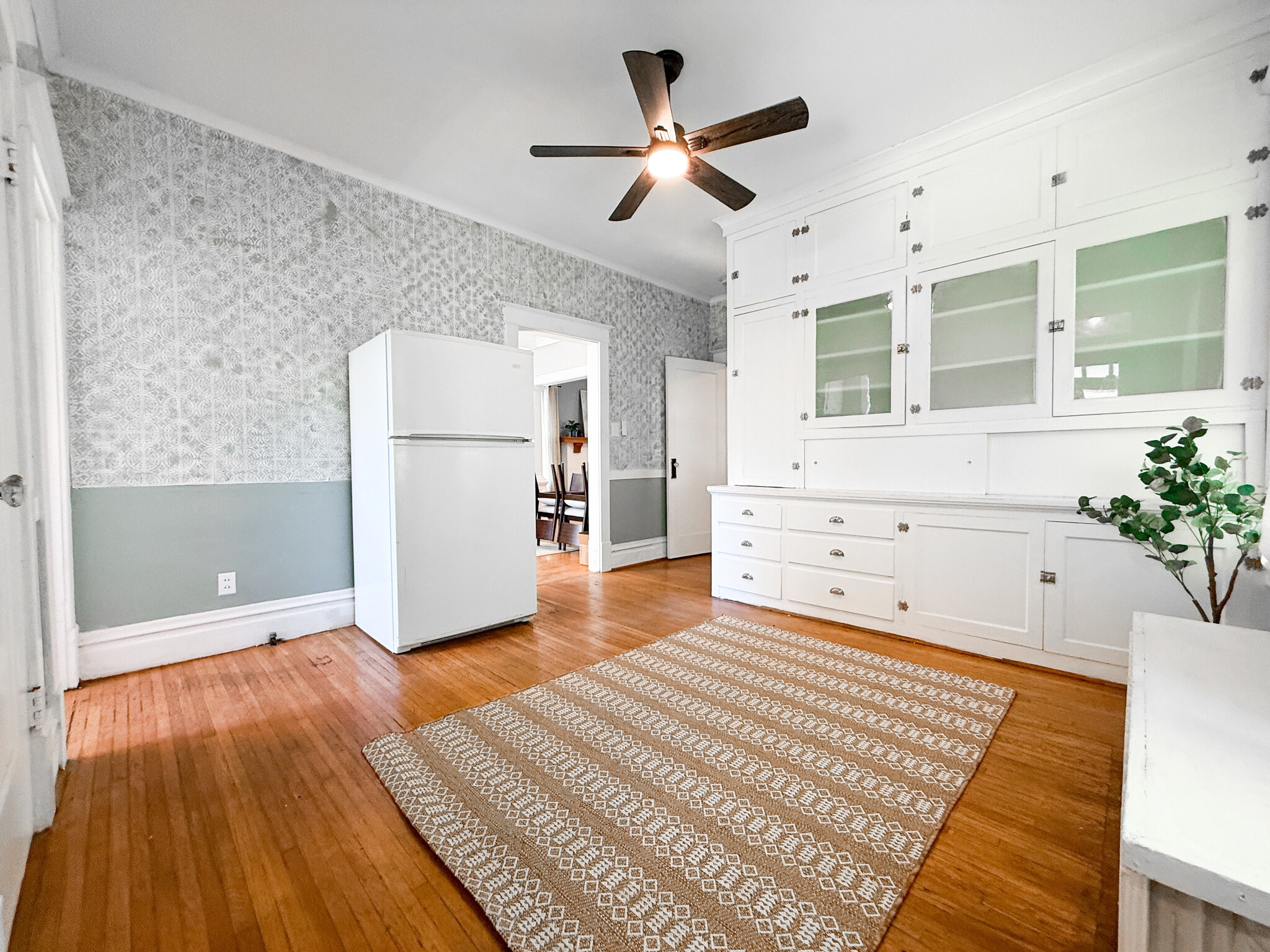 Building Photo - 1616 W Barker Ave