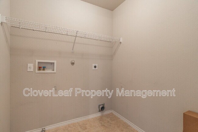 Building Photo - 104 Rattlesnake Way