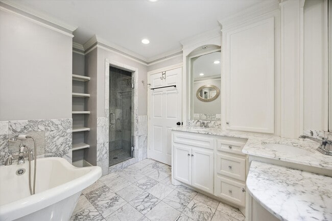 Building Photo - 6420 Buffalo Speedway