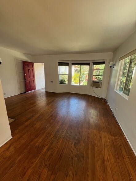 Building Photo - 10810 Camarillo St