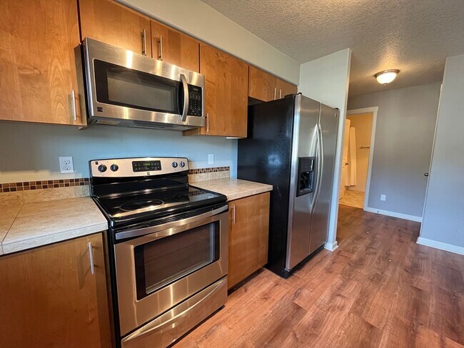 Building Photo - Top Floor 2 Bed 2 Bath Condo Hillsboro/Bea...