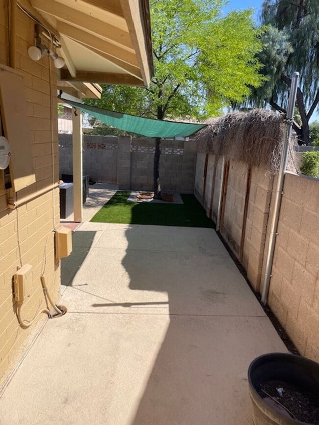 Building Photo - 6 Bed/4.5 Bath Home Close to ASU