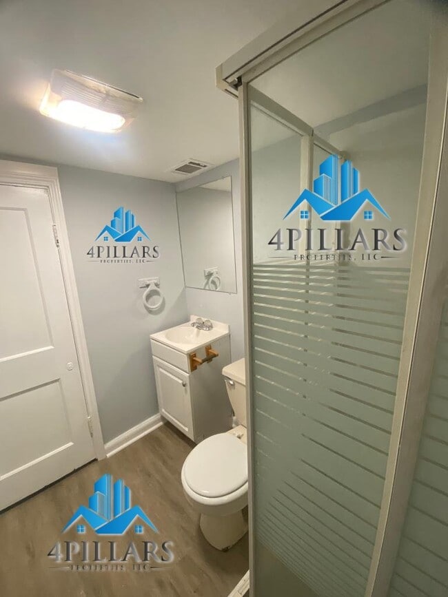 Building Photo - Charming 2 Bedroom, 1 Bath Apartment for Rent
