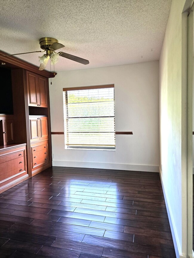 Building Photo - 11630 Island Lakes Ln