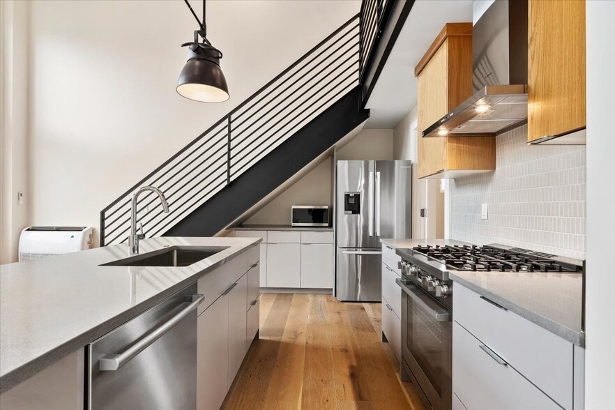 Building Photo - 810 E 800 S