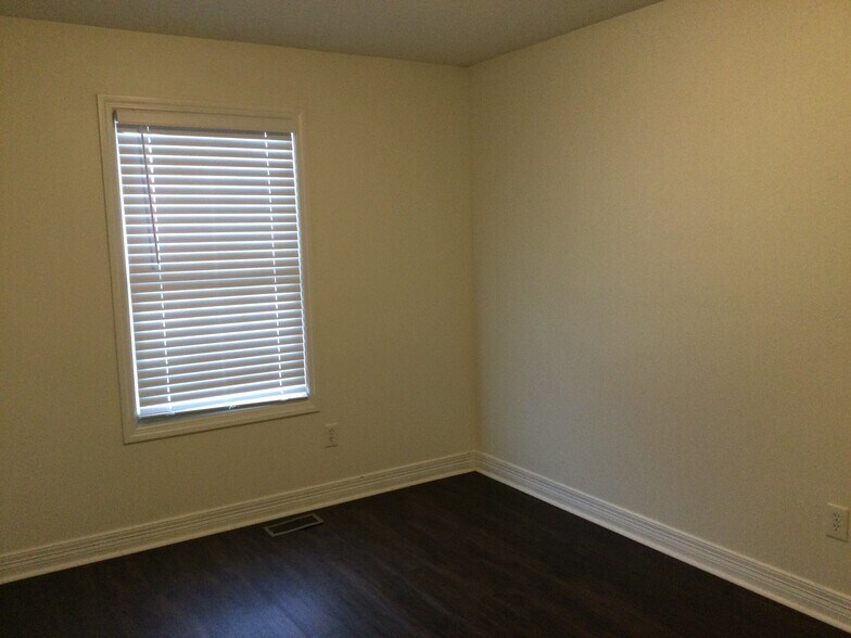 Building Photo - 2083 Shetland St