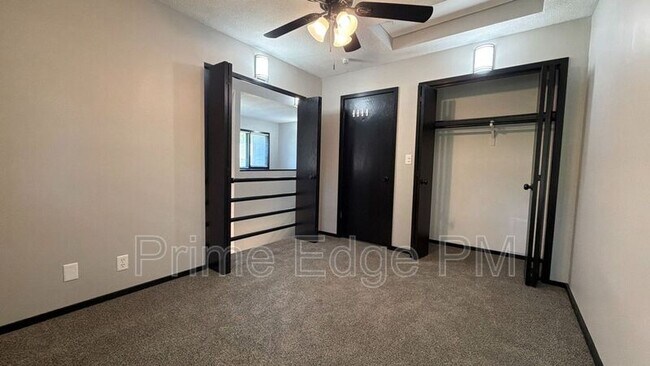 Building Photo - 1821 Ridgehaven Ct