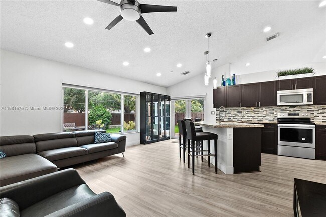 Building Photo - 1820 SW 135th Way
