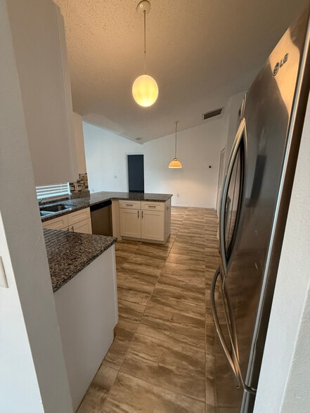 Building Photo - 6837 Woodgrain Ct