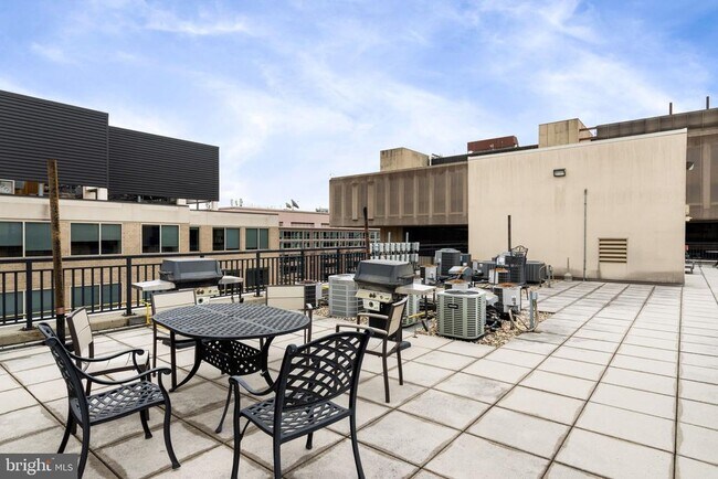 Building Photo - 915 E St NW