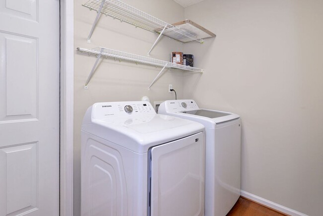 Building Photo - Easy Single Floor Living