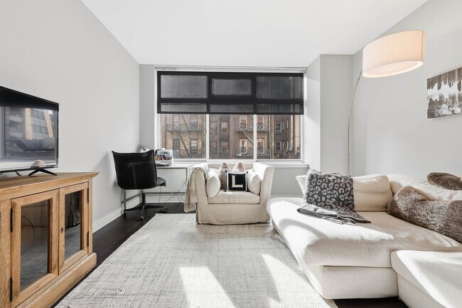 Building Photo - 1450 Washington St