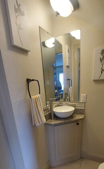 Half Bath Downstairs - 3340 Blodgett St