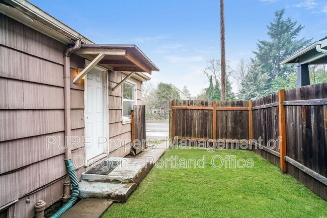 Building Photo - 7007 N Tyler Ave