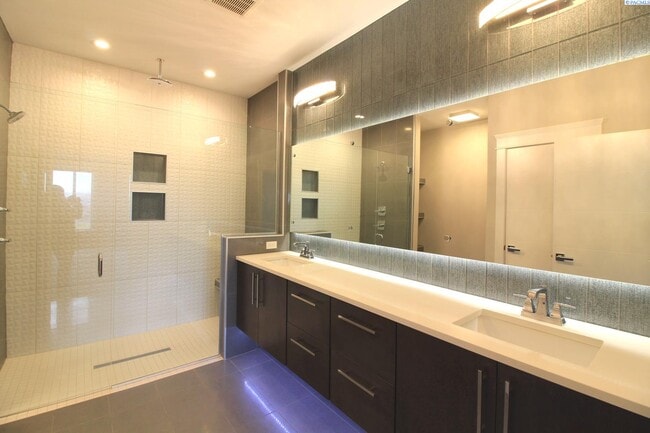 Building Photo - 4 Bed/3 Bath Home - Panoramic Views of the...
