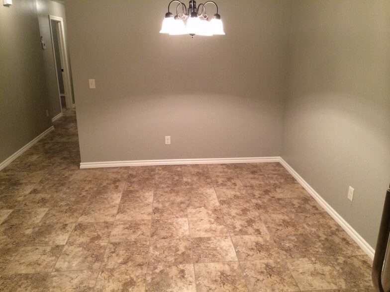 Dining area - 211 Ashley Dr