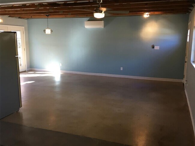 Building Photo - 701 Vargas Rd