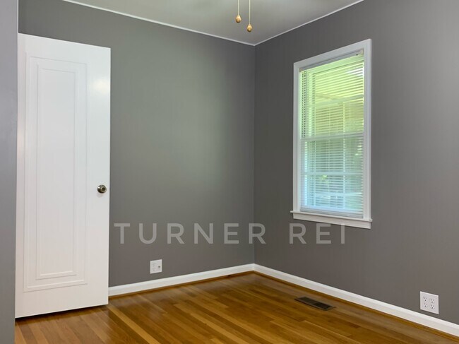Back Bedroom - 85 Parkertown Rd